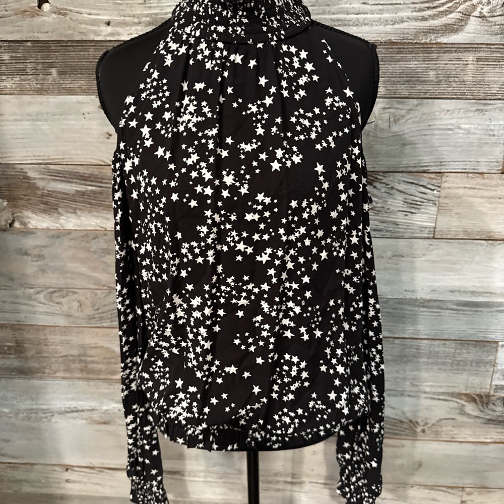 NWT DKNY Black and White Star Print Cold Shoulder Blouse with Elastic Bottom